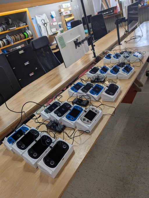 a bunch of RG40XXH devices