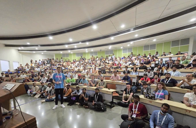 Cameron Vincent at Nullcon Goa