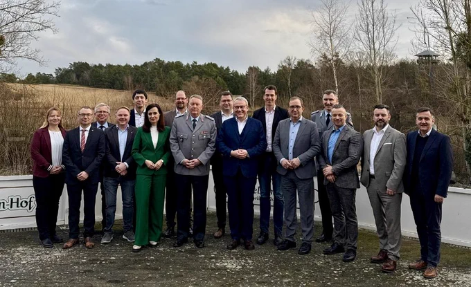 Landräte-Konferenz mit dem Chef des Landeskommandos Sachsen-Anhalt der Bundeswehr, Oberst Alme.
