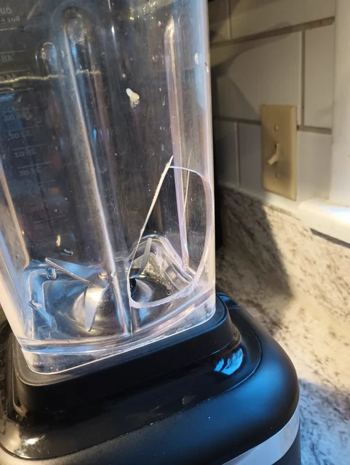Picture of blender flask with a hole on it. 