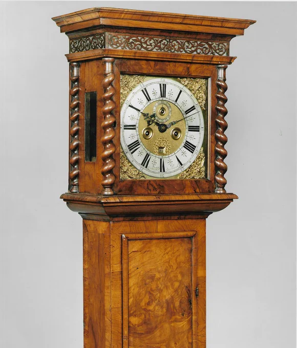 Rare 1695 William III walnut longcase clock by Leonard Hall, Southwark. 8-day movement, barley twist pillars & elegant proportions. A collector’s dream! ⏳