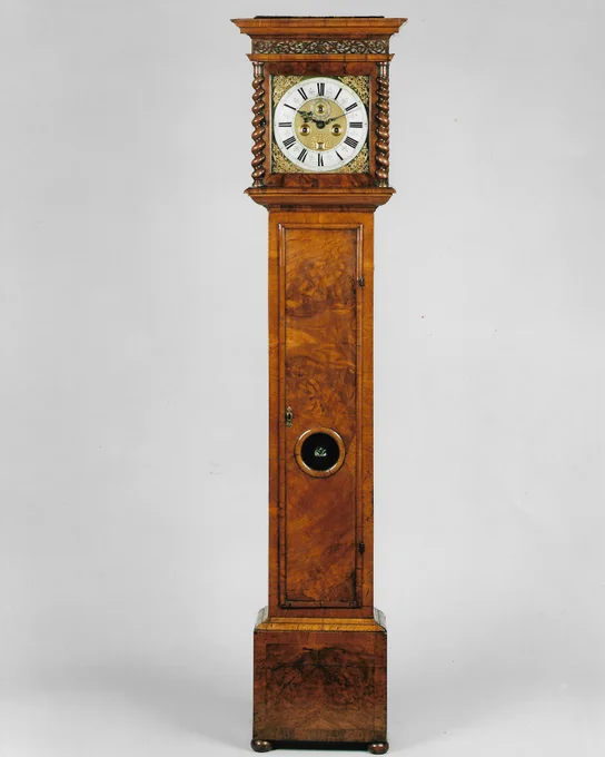 ⏳✨ Leonard Hall, Southwark ~1695 – A Rare William III Walnut Longcase Clock ✨⏳

An exceptional late 17th-century walnut longcase clock by Leonard Hall of Southwark, featuring an 8-day movement with hour strike on an inside countwheel.

The 11-inch brass dial boasts winged cherub spandrels, a raised silvered Roman numeral chapter ring, and a subsidiary seconds dial. 

📍 DM for details!