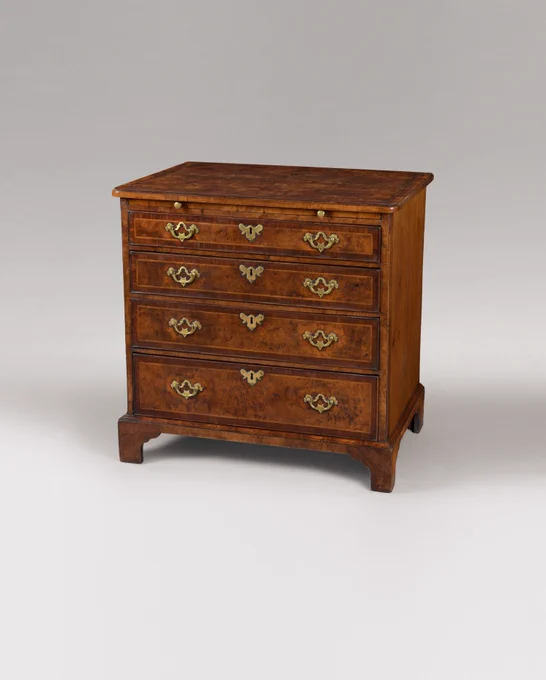 A fine George I period walnut bachelor's chest with four long graduating drawers, original brushing slide and later brasses.
London ~1725
https://walwynantiqueclocks.com/fine-antique-clocks/george-i-period-walnut-bachelors-chest-detail
#antiquefurniture ##antiquechest #fineinteriors ##britishantiques #ukantiques