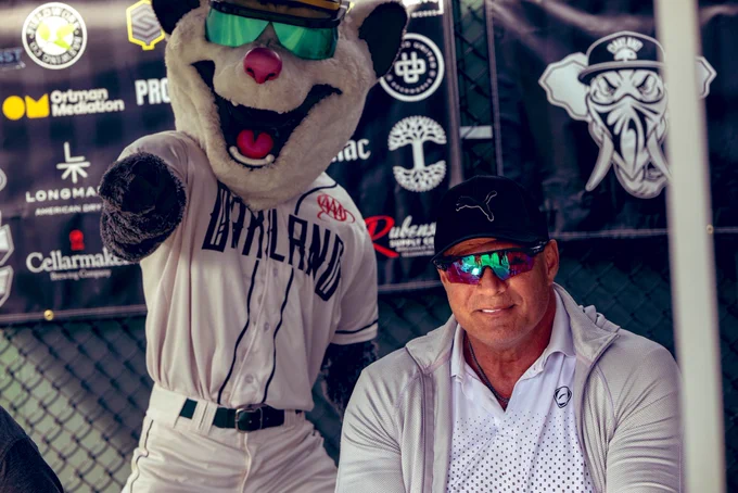 Scrappy and Jose Canseco. 📸 @LastDiveBar / Paul Bailey