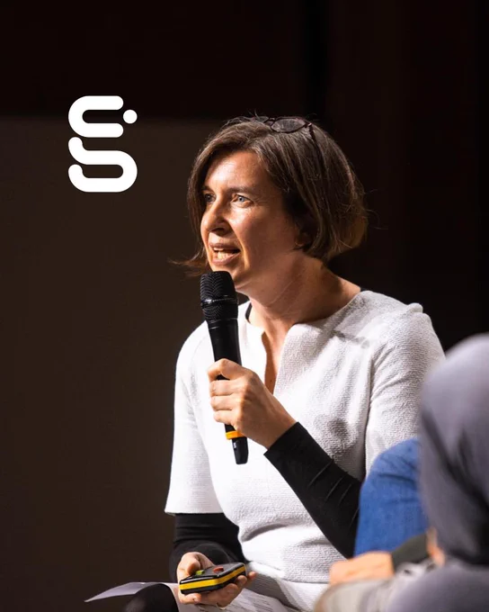 An image of Jude Barber speaking on stage.