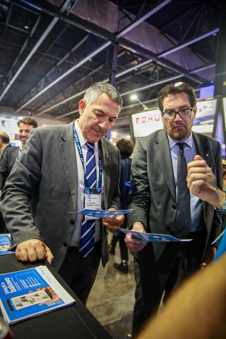El conseller d’Empresa i Treball, Miquel Sàmper juntament amb Jaume Baró Secretari d'Empresa i Competitivitat d'Empresa i Treball visiten el 4YFN al MWC.