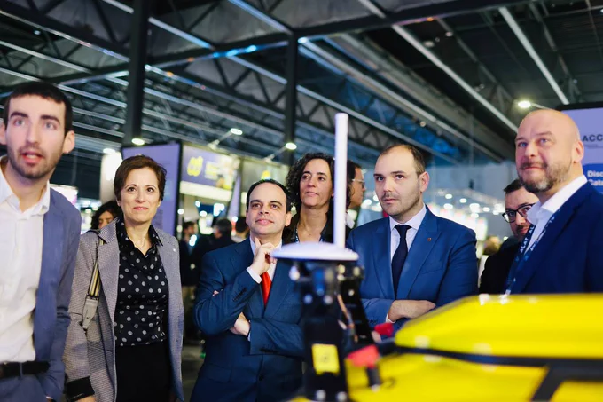 El conseller Dalmau, el secretari de Telecomunicacions, Albert Tort, la directora general de Serveis Digitals i Experiència Ciutadana, Esther Manzano, i la directora general d'Infraestructures Digitals, Cristina Campillo, al Pavelló Catalonia del 4YFN