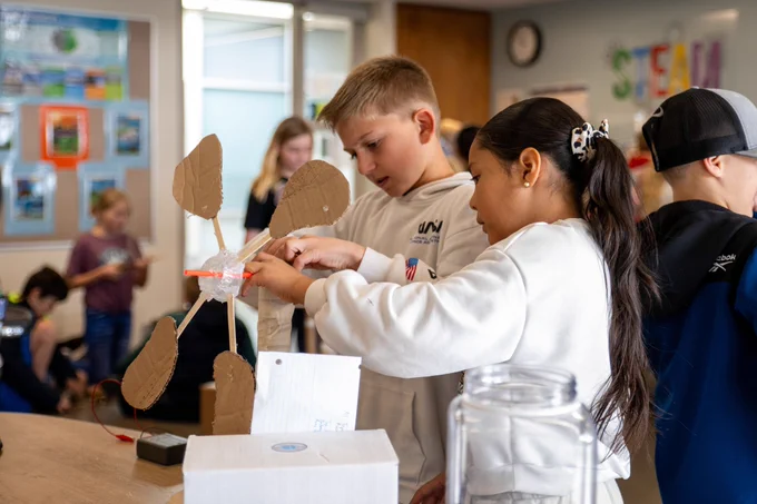 Mead Elementary students work on their CSU's KidWind Project 