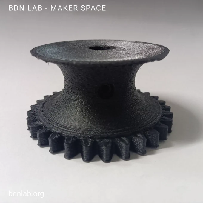 Politja impressa en 3D amb filament de niló i fibra de carboni