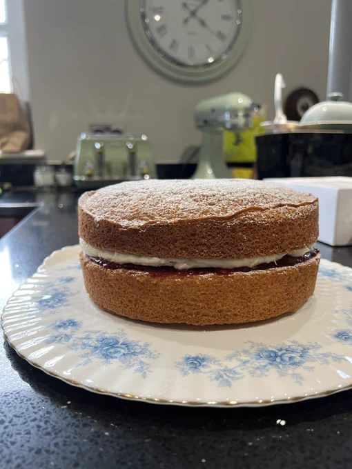 Homemade Victoria sponge cake (with jam and buttercream filling)
