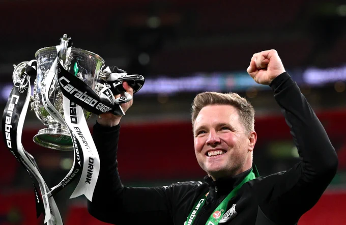 Eddie Howe lifting the Carabao Cup