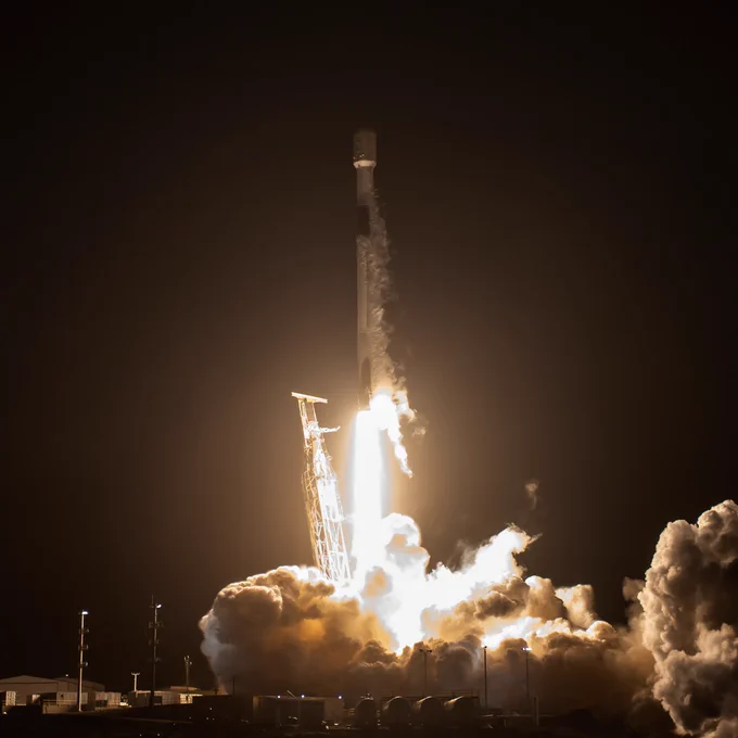 Photo of SpaceX's Falcon 9 rocket launching