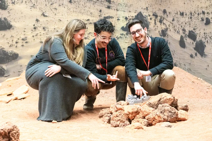 Students explore Planetary Robotics Lab