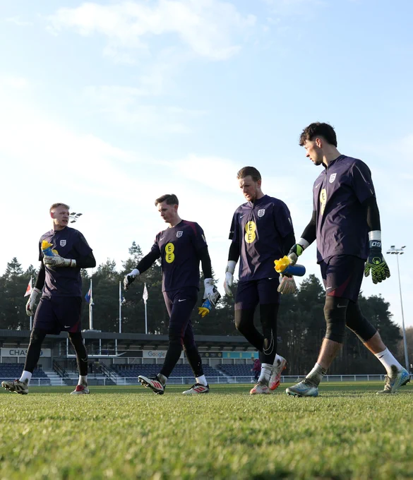 Aaron Ramsdale, Dean Henderson, Jordan Pickford and James Trafford talk during training.
