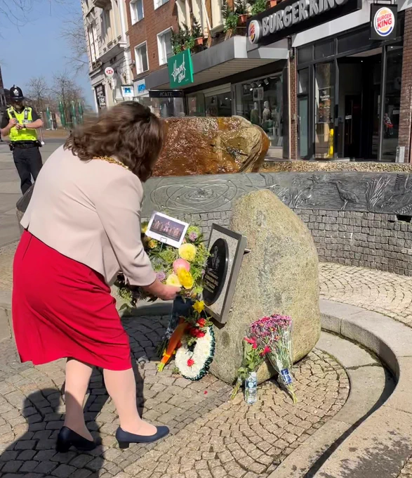 Photo of the Mayor of Warrington laying flowers at Bridge Street