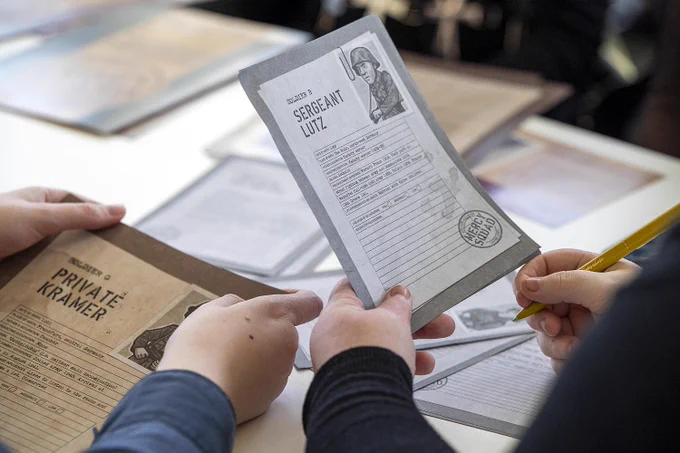 Close-up photo of the materials of the interactive workshop.