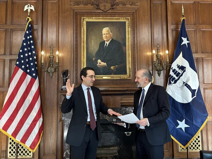 Photo of Secretary Lutnick swearing in Jeffrey I. Kessler, Under Secretary for Industry and Security. 