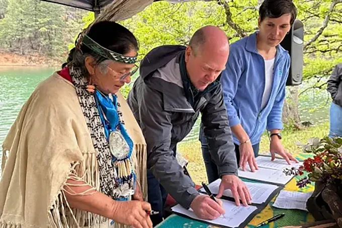Winnemem Wintu Chief Caleen Sisk, CDFW Director Chuck Bonham, and NOAA Assistant Regional Administrator Cathy Marcinkevage sign agreements to restore winter-run chinook salmon to the McCloud River. Photo by NOAA.