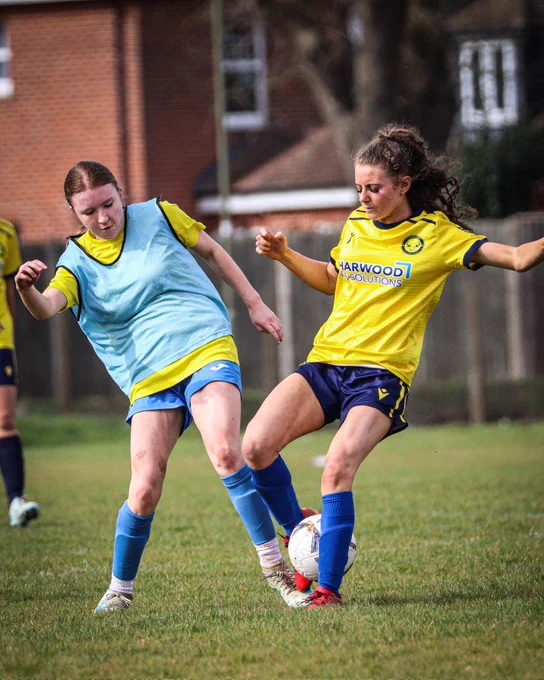 Image: AUWFC U17s. Photo by Harry Ware 