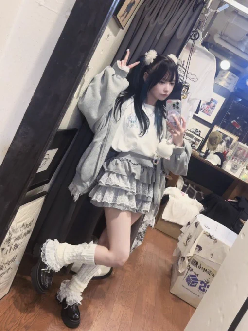 初日はフリル要素多めのフェミニンな雰囲気。こんな方向性のまいまいも可愛い😍