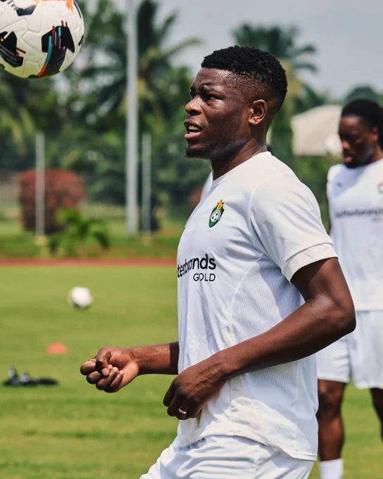 Marshall Munetsi in training with the Zimbabwe National Team.