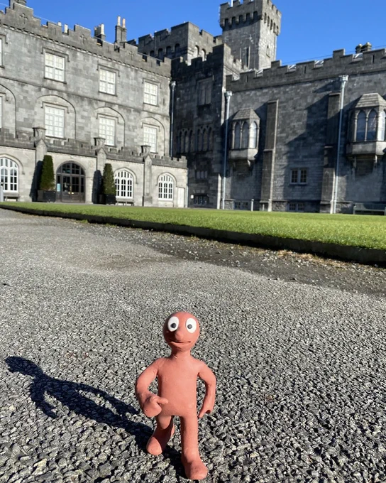 Morph standing in front of Kilkenny Castle on a sunny day.