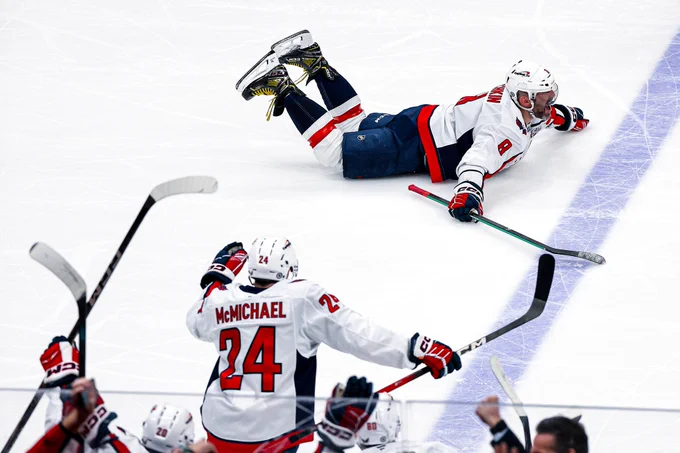 Alex Ovechkin celebrates 895.