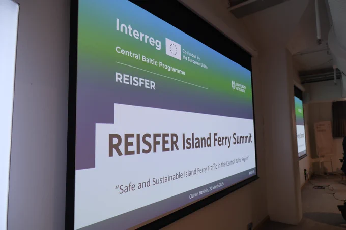 The logos of the REISFER project and the University of Turku with a text "REISFER Island Ferry Summit" on a screen. Photo by Kadi Kasepold.