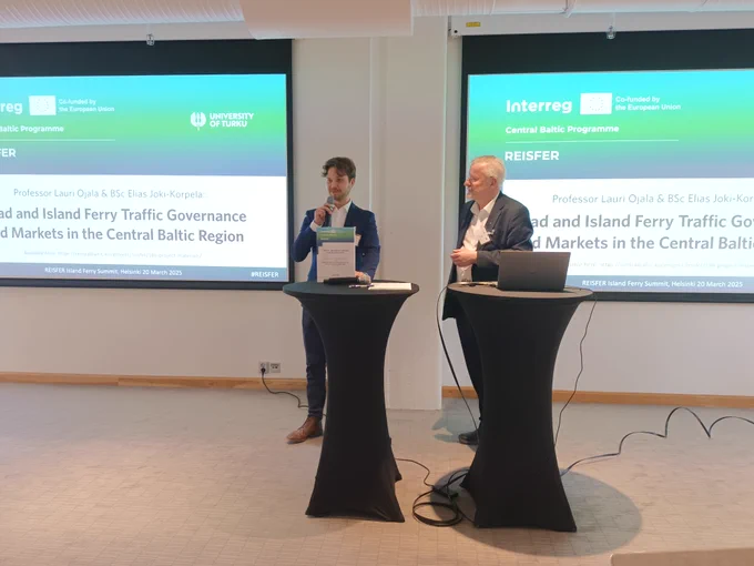 BSc Elias Joki-Korpela and Prof. Lauri Ojala presenting the study in the limelight. Photo by Minna-Liina Ojala.