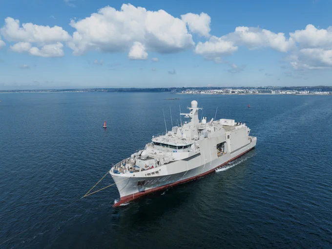 The Vlissingen departing from Lorient, to begin her offshore sea trials by her own means