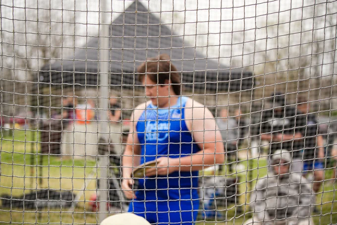 Wyatt Puff throwing discus
