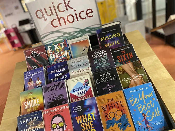 A display shelf labelled ‘quick choice’ with popular books on display.