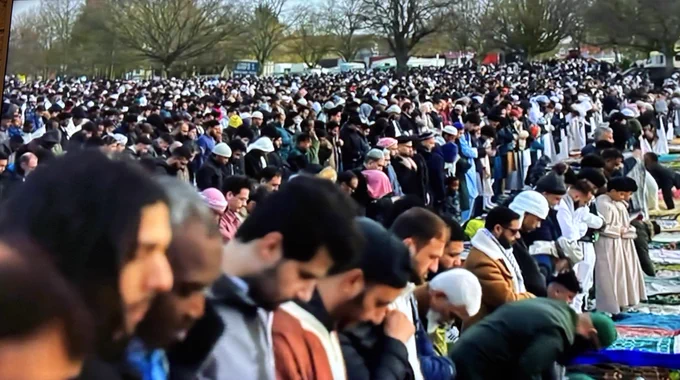 Thousands of folk praying in the open air in Birmingham. Been lovely to hear men and sons excited by haircuts to celebrate with friends and family…