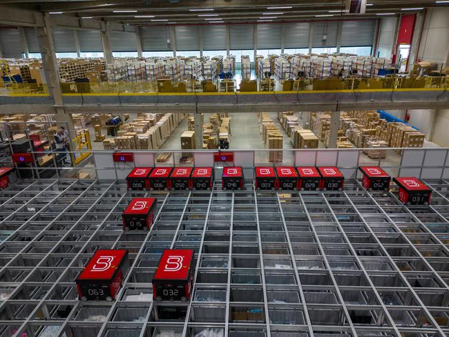 Le système étendu comprend désormais sept ports de préparation et cinq autres supplémentaires en prévision du Black Friday 2025.
Crédit photo : Bleckmann / Kardex