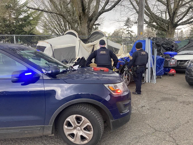 Tent at NE 100 / Irving