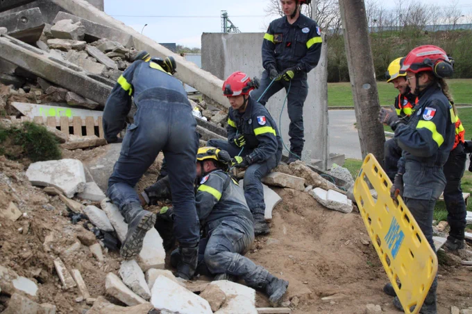 Des sapeurs-sauveteurs de la Sécurité civile sur un exercice de sauvetage et de recherche