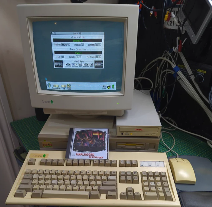 Acorn A4000 & AFK-40 CRT Monitor (1992) with external CD-ROM Drive.