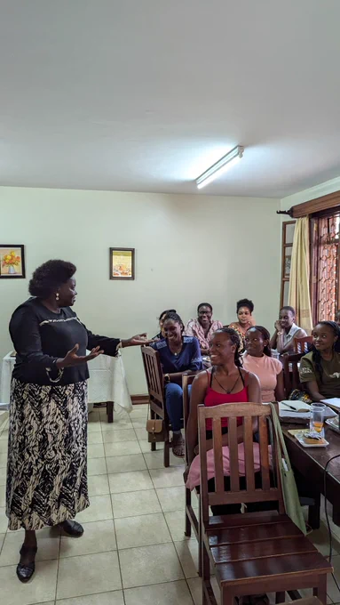 She engaged the mentees in the 7 pillars of effective communication, which are a foundation in delivering impactful speeches that leave a lasting impression. These are poise, power, persuasion, punctuality, persona, prepare, and practice.🤗