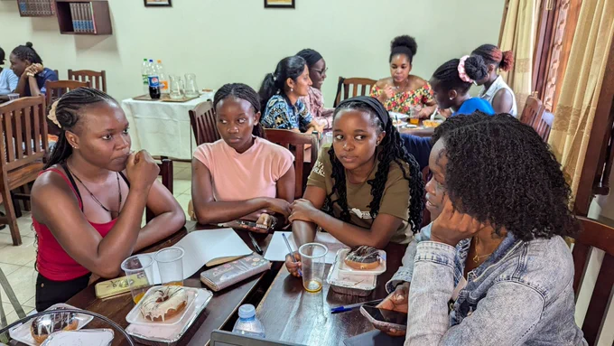 The mentees in their small groups brainstormed how to communicate proper waste management to selected target audiences. Each group had its specific target audience.☺️🤩