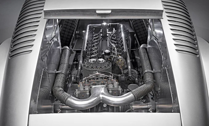 Auto Union Typ 52 (drawn: 1934 | firstly realized: 2024 by Audi)
Powered by a supercharged 6L-V16, developing 520 hp to accelerate the 1.45t of weight, in less than 8 secs from 0-100 kph (0-60 mph) towards a top-speed of 200 kph (125 mph).
