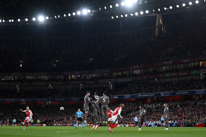 Declan Rice takes his free-kick.