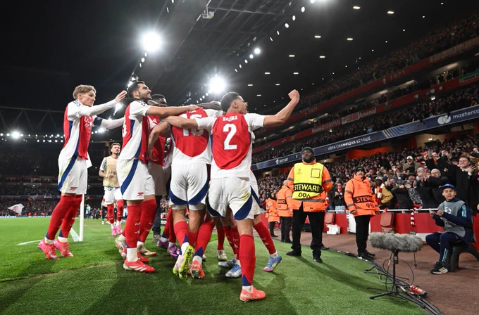 The Arsenal players celebrate.
