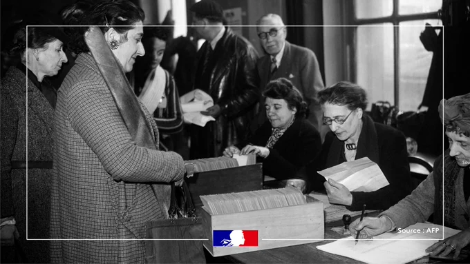 Visuel d’illustration : photographie de la première participation des femmes françaises à un scrutin électoral le 29 avril 1945. Source : AFP
