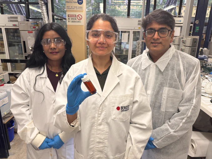 (L-R) Dr Nimesha Rathnayake, Dr Ramandeep Kaur and Professor Kalpit Shah from RMIT University were the lead researchers on the bio-oil project. 