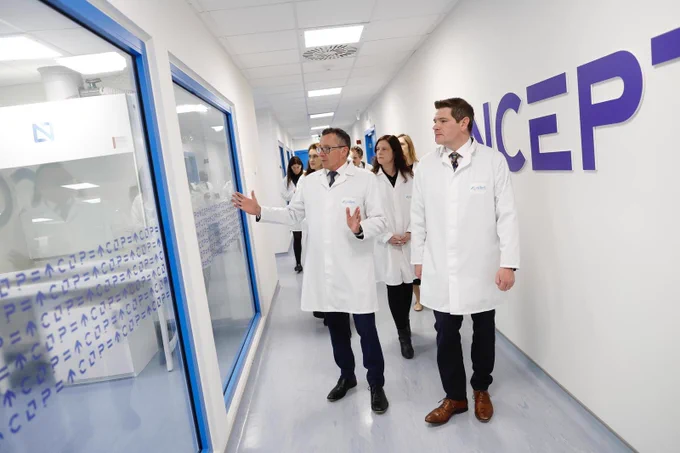 Photography of Minister Peter Burke, with Dr Darrin Morrissey, CEO NIBRT, and Dr Fiona Killard Lynch, CSO and Director of Research and Innovation, NIBRT - outside the CONCEPT lab at NIBRT Facility, Dublin