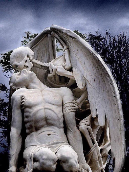 The Kiss of Death (1930, Spain)
A kiss carved in finality. Love and death, inseparable.