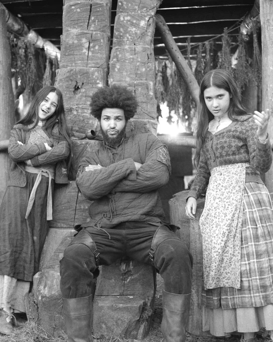 Lilibet Biutanaseva and Litiana Biutanaseva (Mat Cauthon's sisters, Eldrin and Bode) pose with Marcus Rutherford (Perrin Aybara) between takes on the set of The Wheel of Time Season 3.