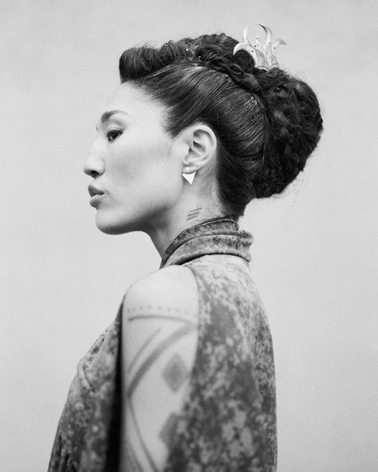 Jennifer Cheon Garcia as Leane in The Wheel of Time Season 3.
