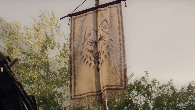 A wolf banner in the Two Rivers.