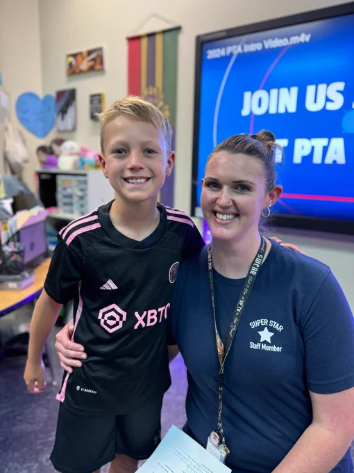 Jaycie Jones posing for a photo with a student